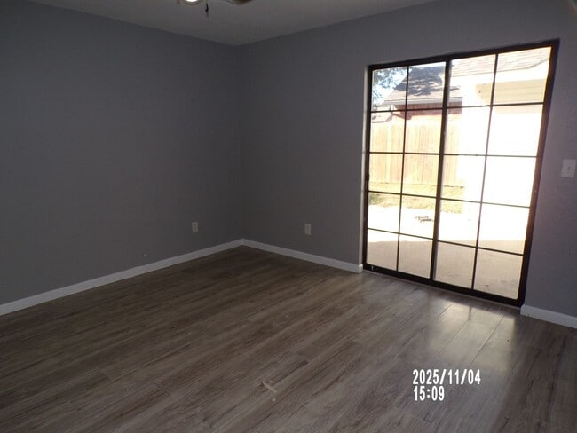 Building Photo - Fresh Paint!!, New Flooring and Granite Co...