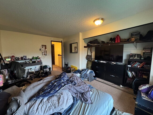 Building Photo - 2 Bedroom 1.5 Bath Townhouse near WWU and Fairhaven w/ Attached Garage