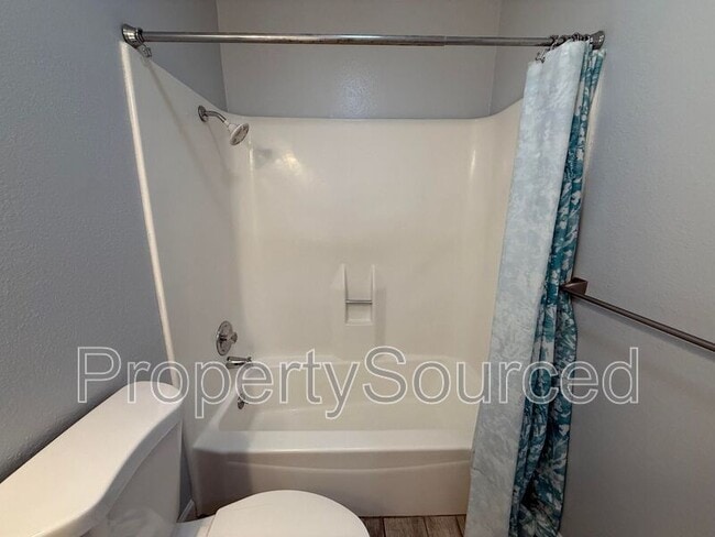 Building Photo - 1708 Applegate Dr