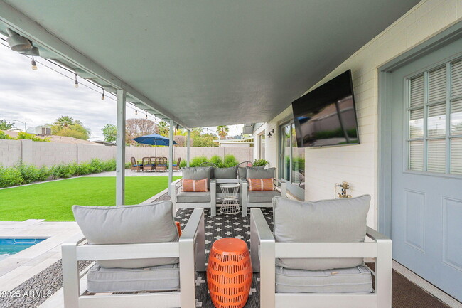 Building Photo - 8725 E Palo Verde Dr