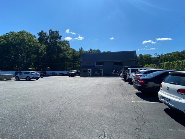 Building Photo - 918 E Jericho Tpke