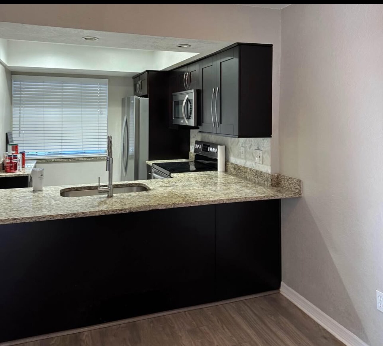 Kitchen - 216 S Malcolm Ct