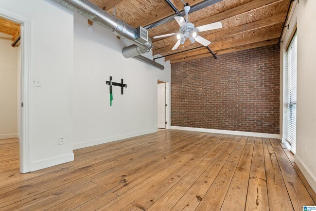 Building Photo - 1880 Red Mountain Ln