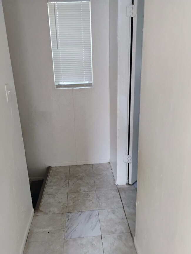 Building Photo - 538 State St