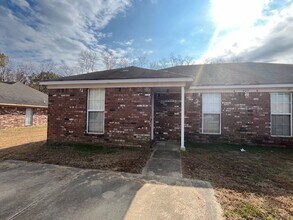 Building Photo - Renovated 2 Bedroom 2 Bath Duplex for Rent!!