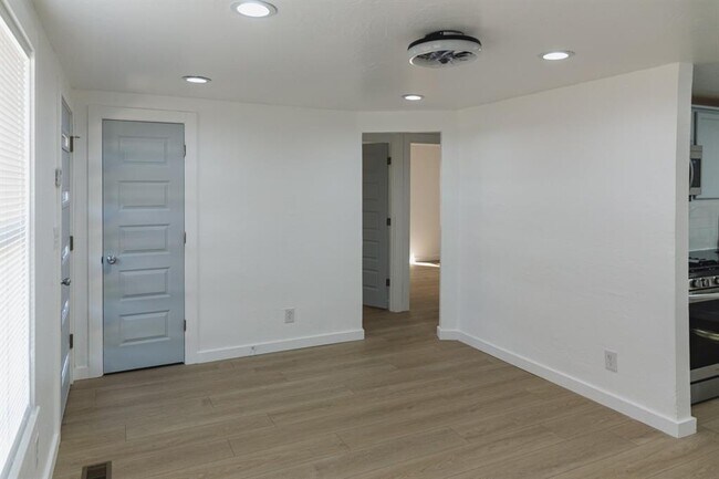 Building Photo - 2412 SE 47th St