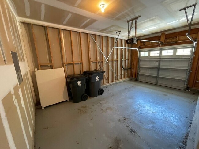 Building Photo - 107 Fanwood Ct