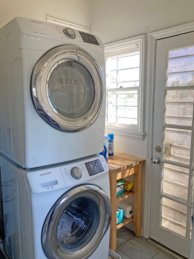 Laundry - 3424 Marathon St