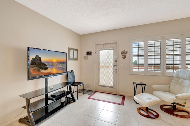 Building Photo - 4050 Cornwall C