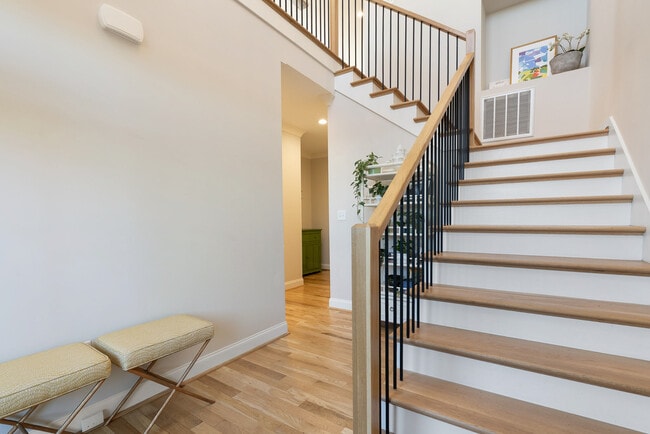 Building Photo - Bradshaw Commons