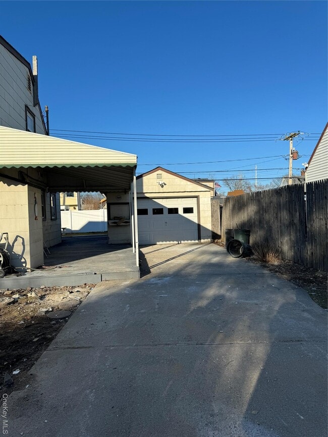 Building Photo - 11 Blue Spruce Rd