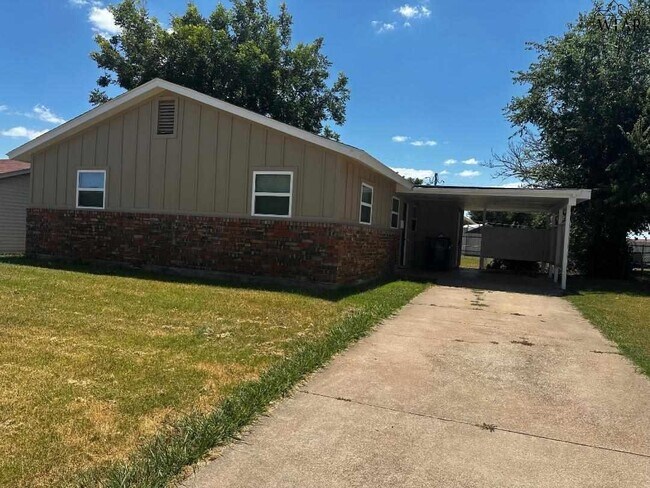 Primary Photo - 1605 Avalon Pl