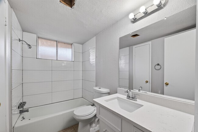 Building Photo - 4511 Bayou Vista Dr