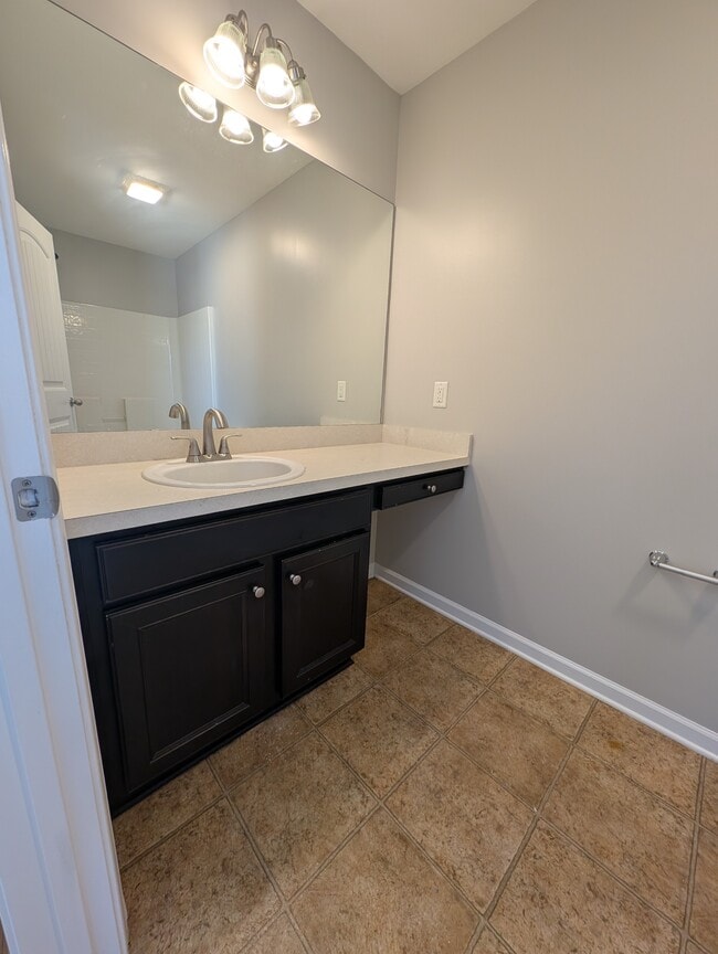 Building Photo - 1438 Riverbrook Dr