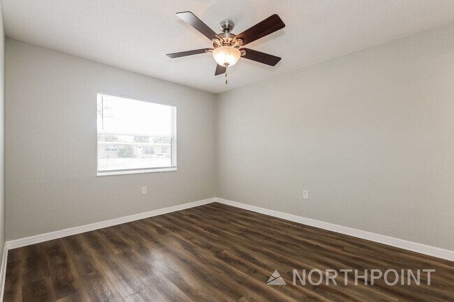 Building Photo - 4 BR/2BA | Newly Renovated Single Family Home |  Fenced backyard!