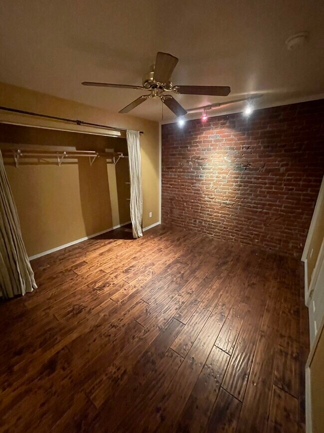 Building Photo - 410 N Pearl St