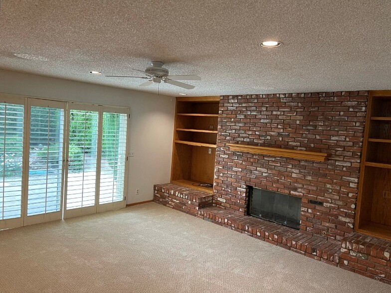 Building Photo - 22913 Juniper Ave