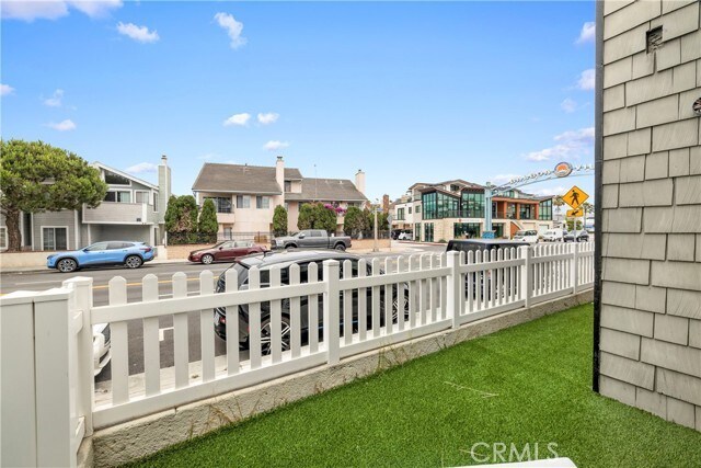 Building Photo - 421 E Balboa Blvd