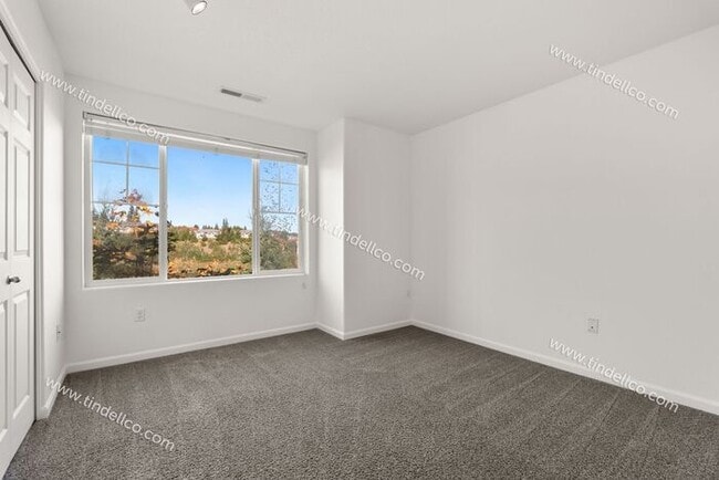 Building Photo - 2ND MONTH FREE! Charming Townhome w/ Fireplace, Balcony & More Near Progress Ridge!