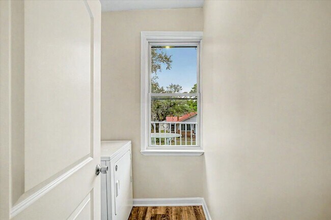 Building Photo - Downtown 2 bedroom Condo