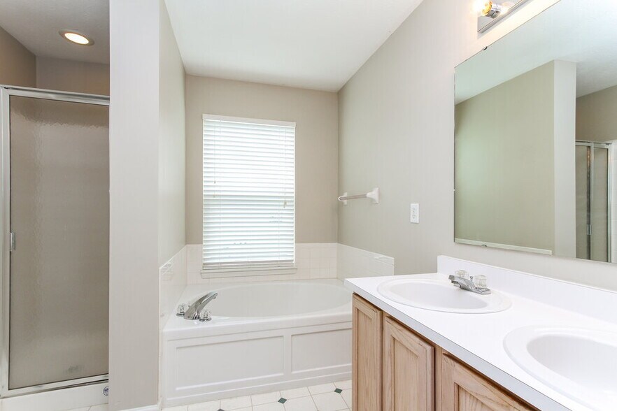 Building Photo - 3026 Crestwell Dr