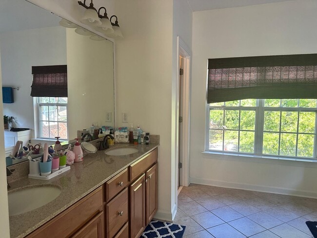 Building Photo - 10110 Paxton Run Rd