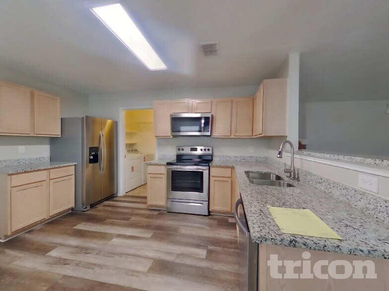 Building Photo - 2636 Peach Dr
