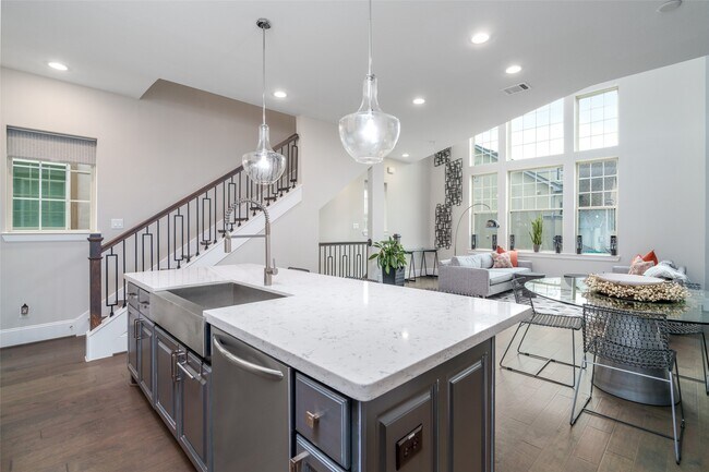 Building Photo - 1303 Edwinstowe Trl