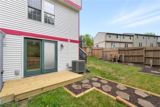 Building Photo - 222 Parkwood Dr