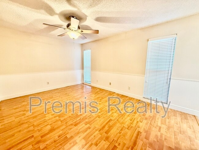 Building Photo - 2381 Timbercrest Cir W