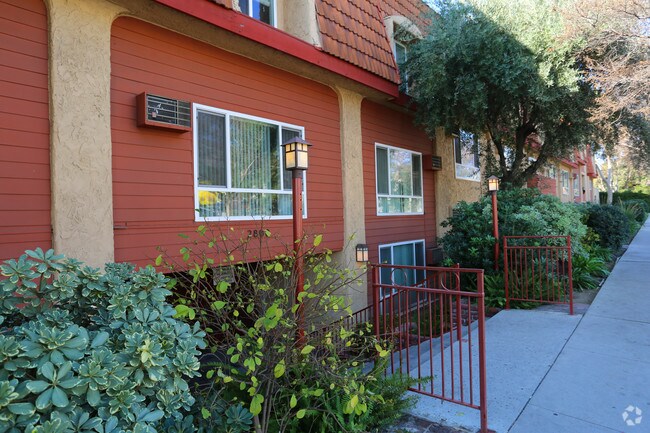 Building Photo - Sunset Ridge at La Crescenta