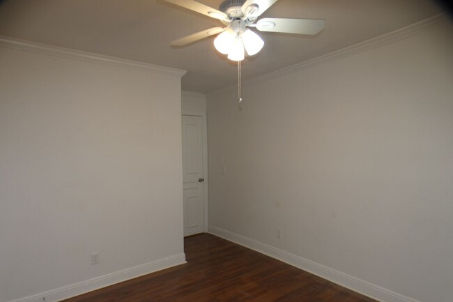 Building Photo - Great Duplex Available in Pensacola