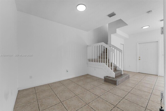 Building Photo - 2712 SE 15th Pl