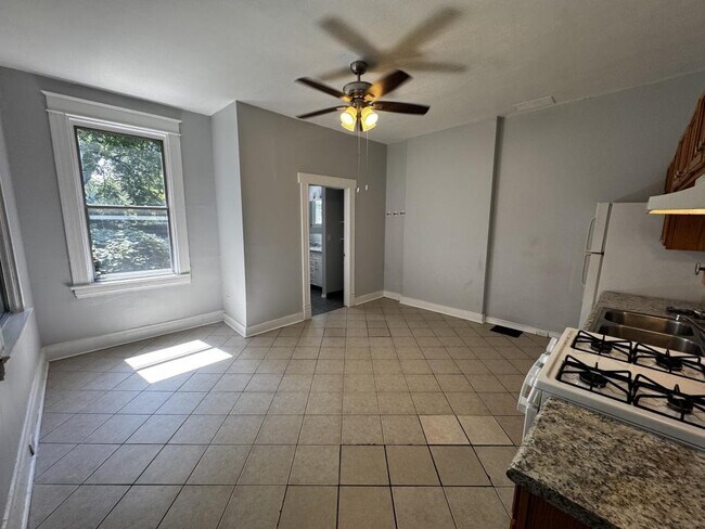 Building Photo - 303 McClelland Ave