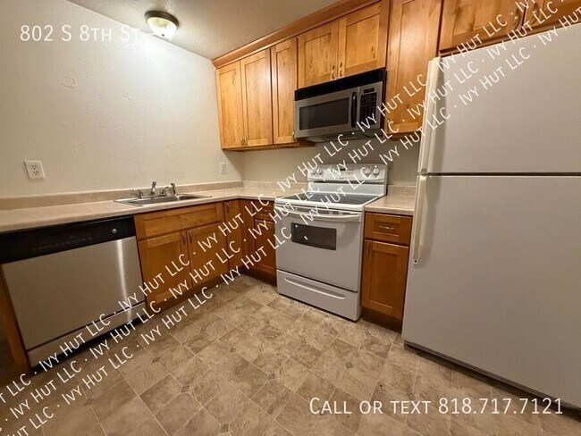 Building Photo - 802 S 8th St