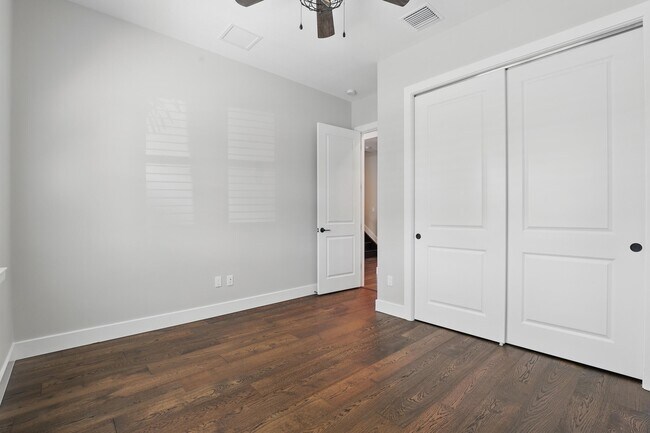 Building Photo - 5366 Santa Rosa Ln