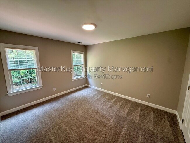 Building Photo - 701 Cricketfield Ln