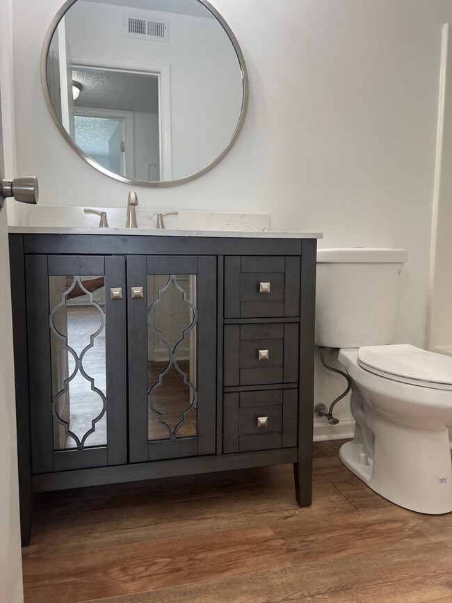Building Photo - Remodeled 3 Bedroom Condo In a Prime Location!!!  ~ Annual Rental ~