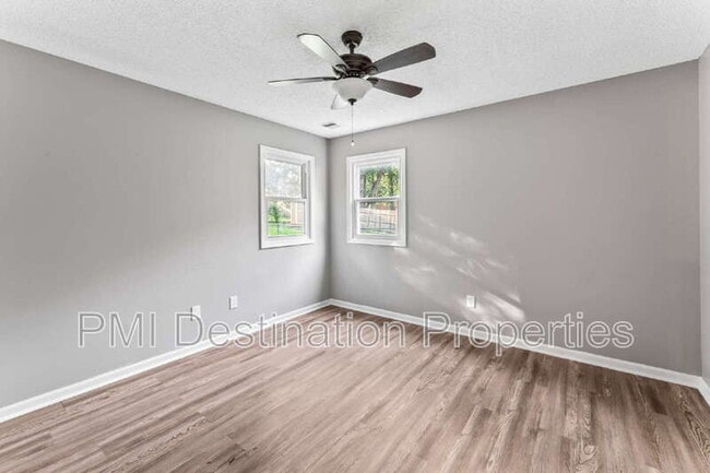 Building Photo - 1322 N Harvey Dr