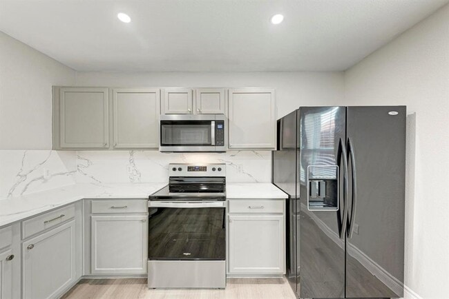 Building Photo - 3413 Bach Dr