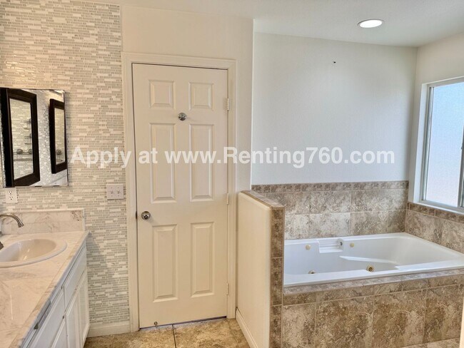 Building Photo - Spacious 4 Bedroom Home in Copper hills Ne...
