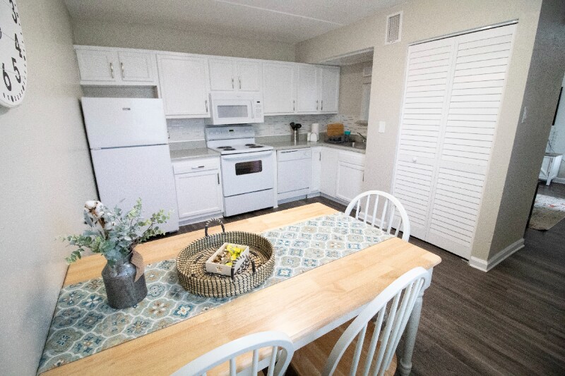 Building Photo - 3103 8th Ave