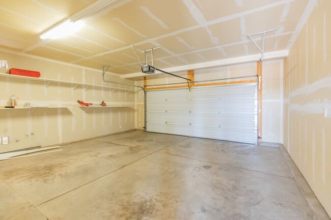 Building Photo - Beautiful Two Story House