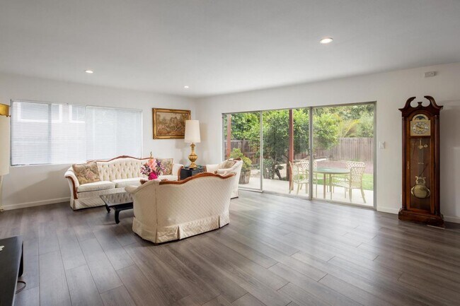 Building Photo - 11856 Beatrice St