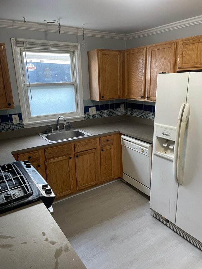 Building Photo - 20934 Hollywood St