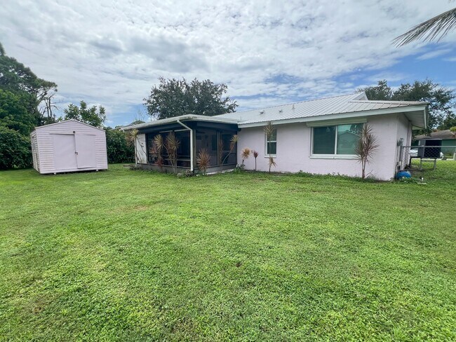 Building Photo - 1323 Torreya Cir