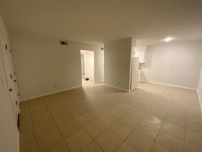 Building Photo - 211 Snead Dr
