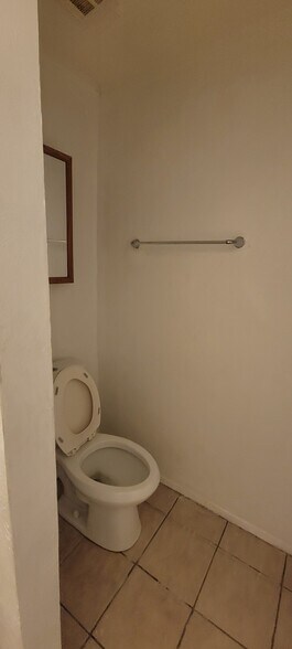 Building Photo - 5055 Ridglea Ln