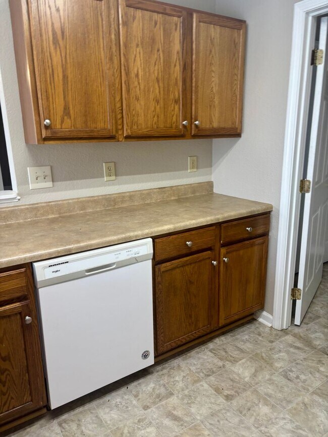 Building Photo - 3 Bedroom 2 Bath House
