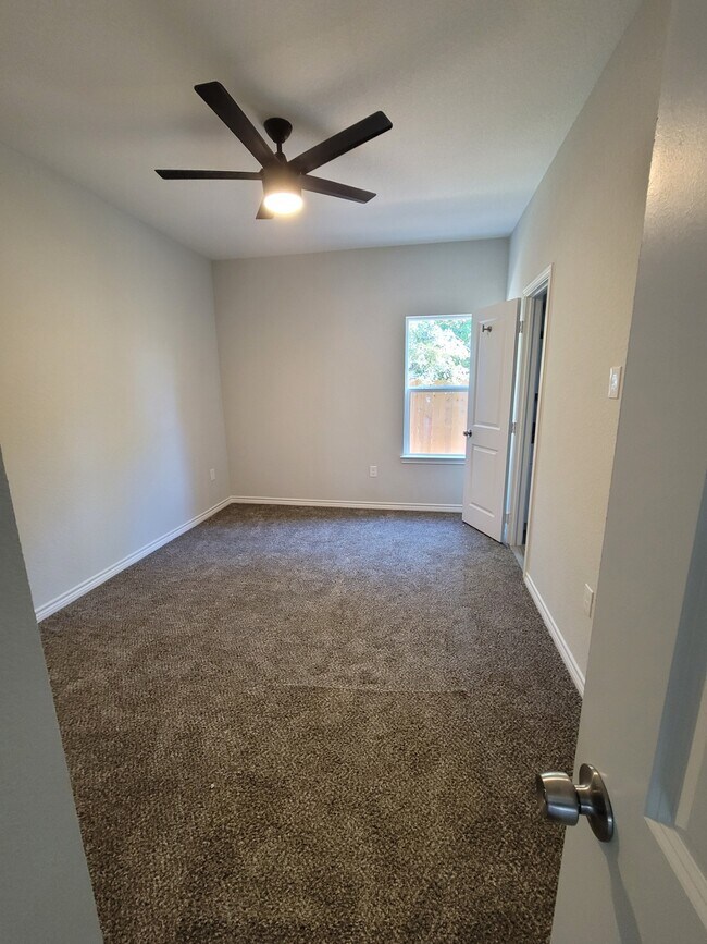 Building Photo - 11750 White Cedar St